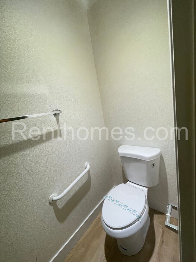 Building Photo - 9489 Fairgrove Ln
