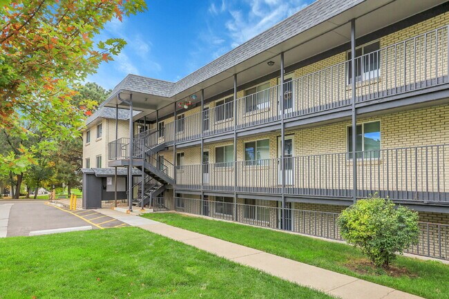 Building Photo - $1,650.00 - 3 Bedrooms, 2 Bathrooms, Condo...