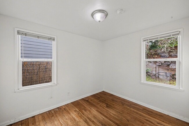 Building Photo - 3bd/1.75ba Seattle Home