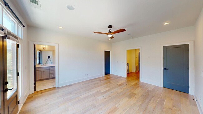 Building Photo - 617 W Worthington Ave