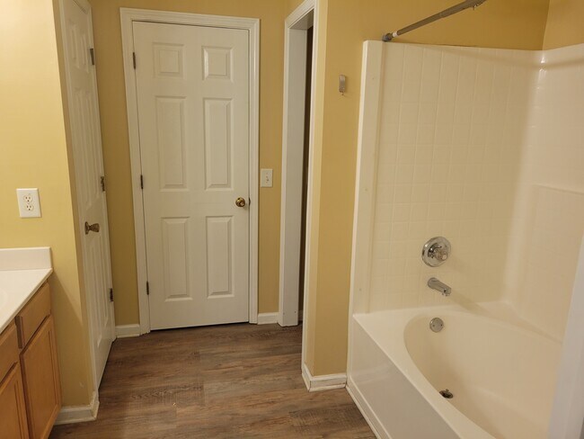 Building Photo - 6071 Grovegate Ln