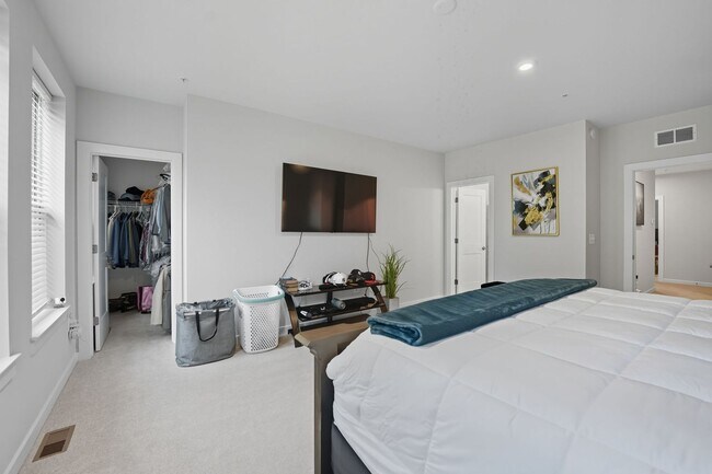 Building Photo - 707 Thomas Ln