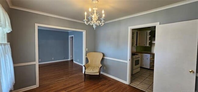 Building Photo - 3-bedroom, 1 bathroom, 1 car attached gara...