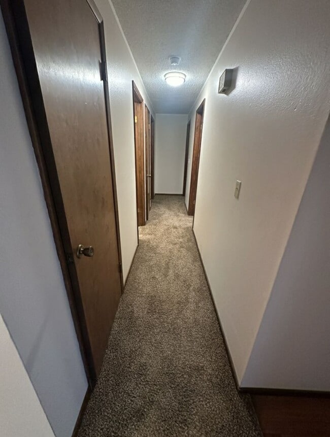 Building Photo - 3 Bed, 2 Bath Ranch in Hazel Dell!