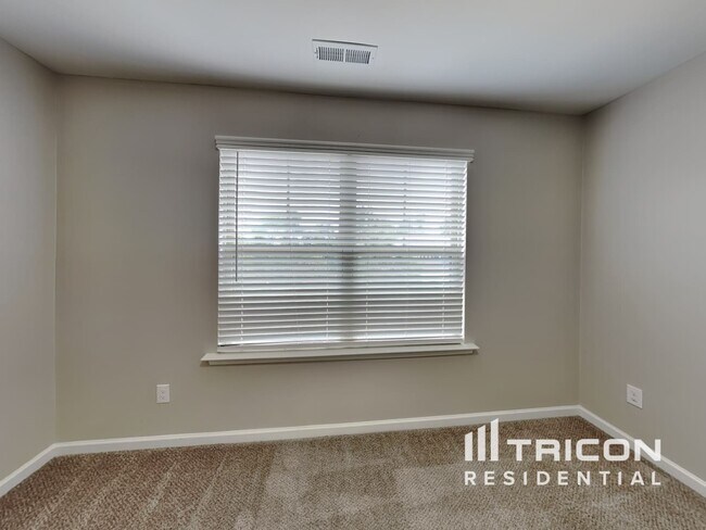 Building Photo - 375 Pleasant View Ln SE