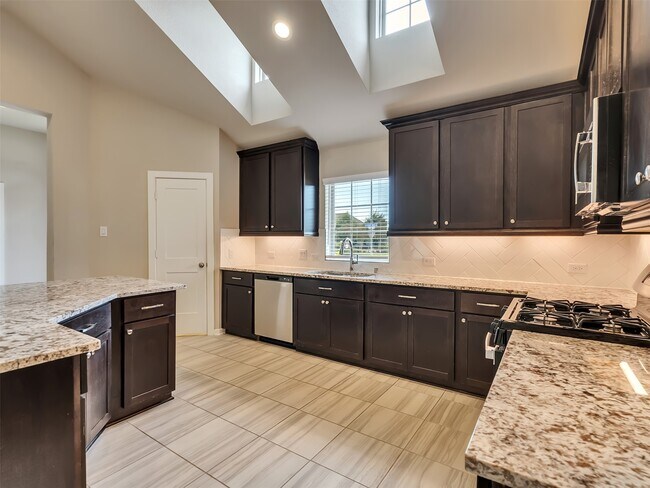 Building Photo - 8510 Amber Bend Dr