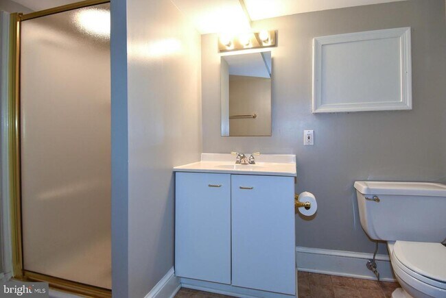 Building Photo - 510 N Nelson St