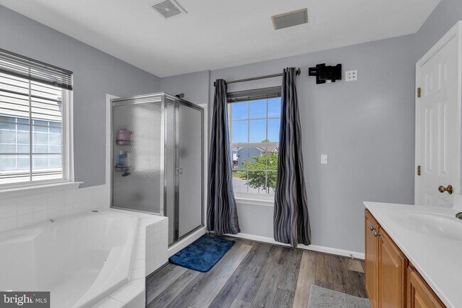 Building Photo - 6802 Dewars Way