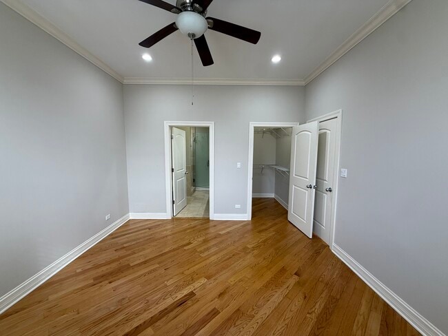 Building Photo - 2338 W Morse Ave