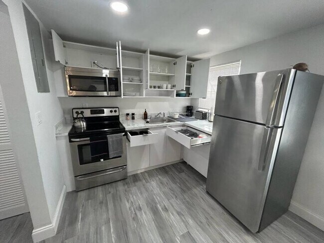 Building Photo - 2635 SW 24th Ave