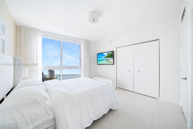 Building Photo - 495 Brickell Ave