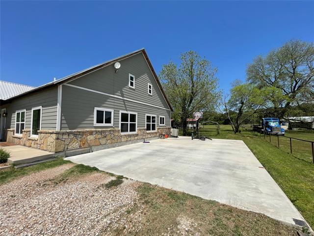 Building Photo - 840 Meadow Ln