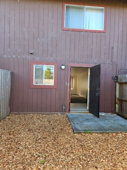 Building Photo - 1600 Fischer Ave