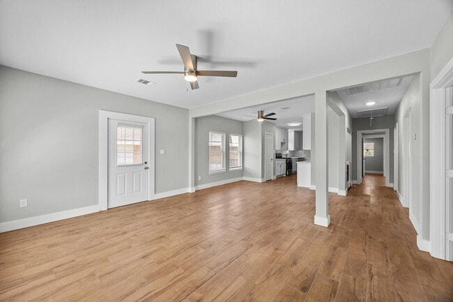 Building Photo - 3916 Kennon St