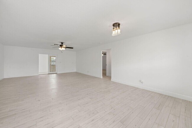 Building Photo - 908 Hibiscus Dr