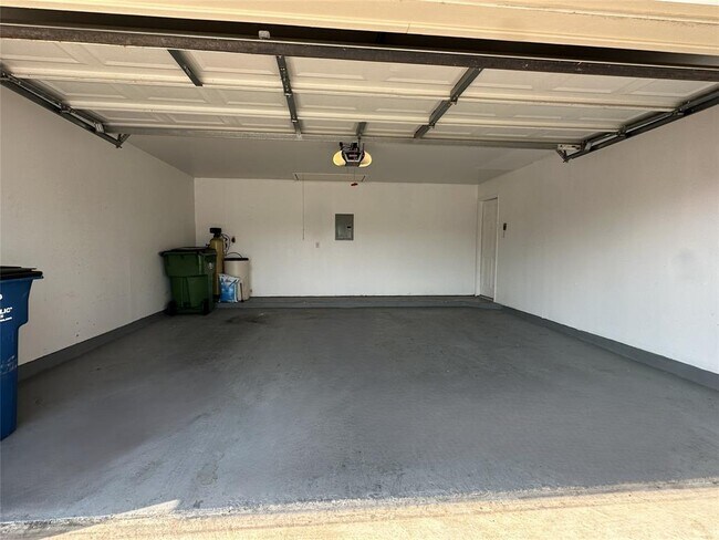 Building Photo - 722 Ranier Ln