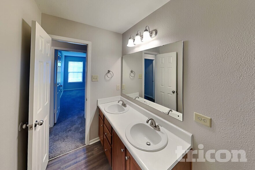 Building Photo - 2609 Woodfield Blvd