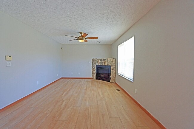 Building Photo - 4897 Nieles Edge Dr