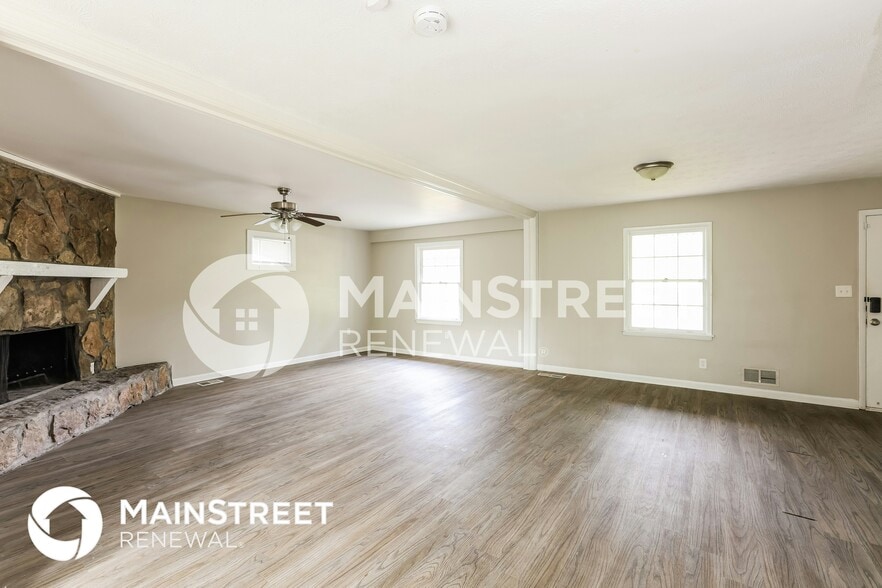 Building Photo - 454 Roxbury Dr