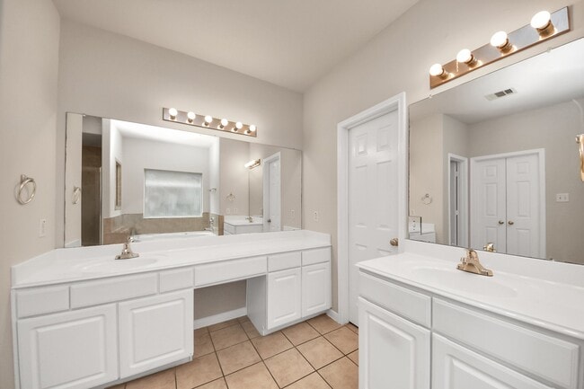 Building Photo - 24523 Red Bluff Tr