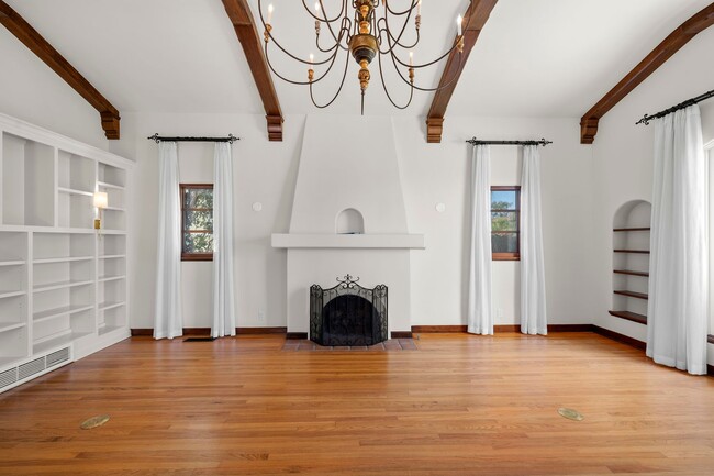 Building Photo - Kensington Exceptional Location 4Bed 3.5 Bath Private Gated Spanish Estate like property
