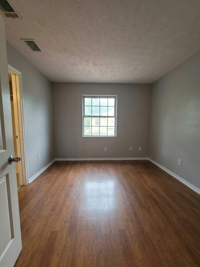 Building Photo - 6427 Woodstone Way