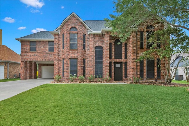Building Photo - 25823 Lake Lawn Dr