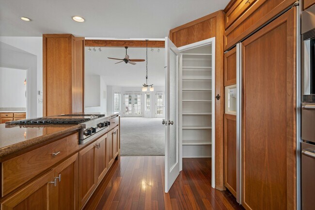 Building Photo - 459 35th St