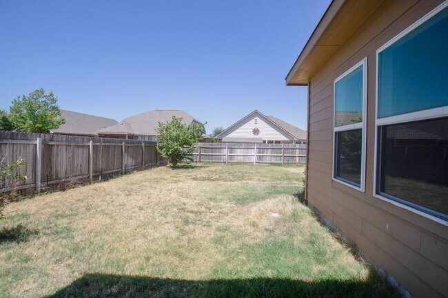 Building Photo - 1005 Papaya Cove