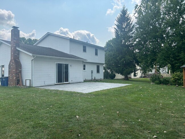 Building Photo - 3 Bedroom Stone Facade Colonial with 2 Car Attached Garage  in Strongsville