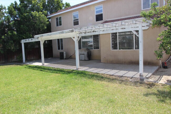 Building Photo - Available now! Recently renovated! Stunning two-story home for lease in Riverside, California!