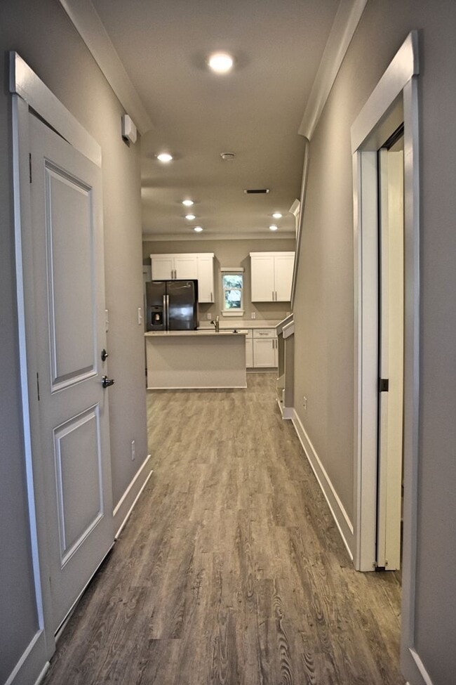 Building Photo - Available June 2025-Garage Unit Verandas a...