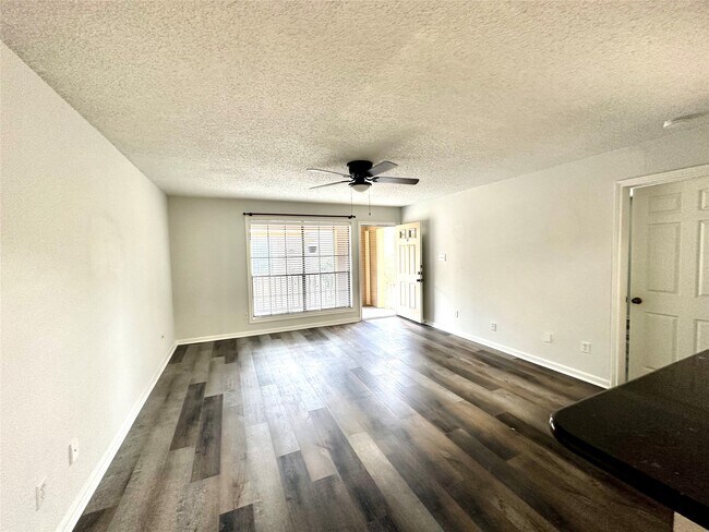 Building Photo - 1311 Antoine Dr