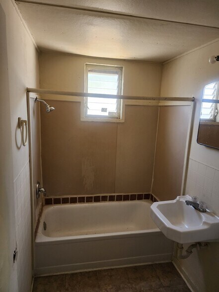 Building Photo - 1308 S New York Ave