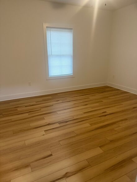 Building Photo - 420 Sloop St