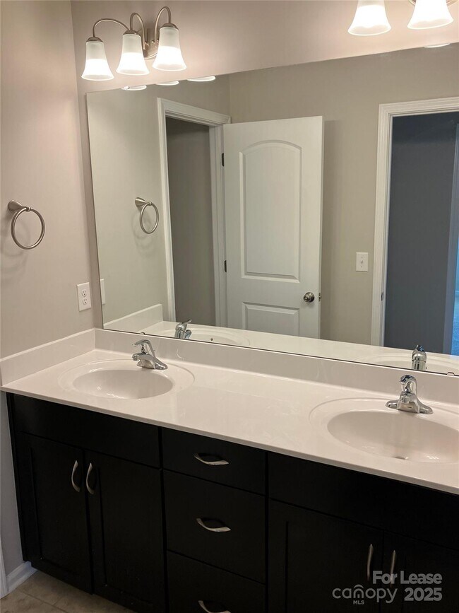 Building Photo - 10421 Bluejack Oak Ct