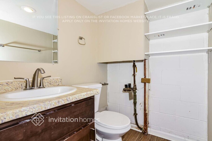 Building Photo - 816 81st Ave N