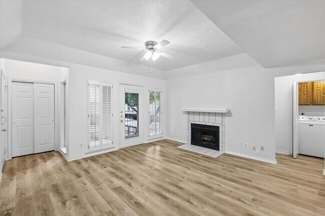 Building Photo - 3105 San Jacinto St