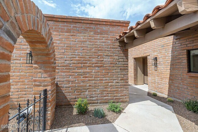 Building Photo - 4989 N Territory Ave