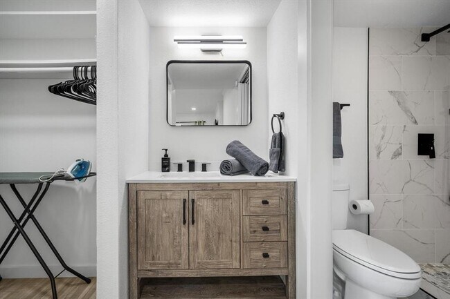 Building Photo - 6413 Chimney Creek Cir