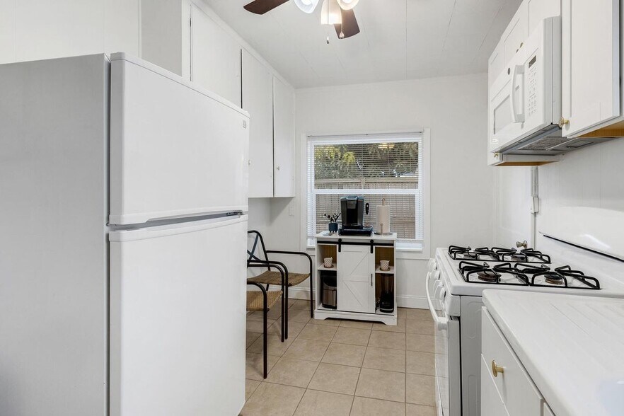 Building Photo - 335 Malverne Rd