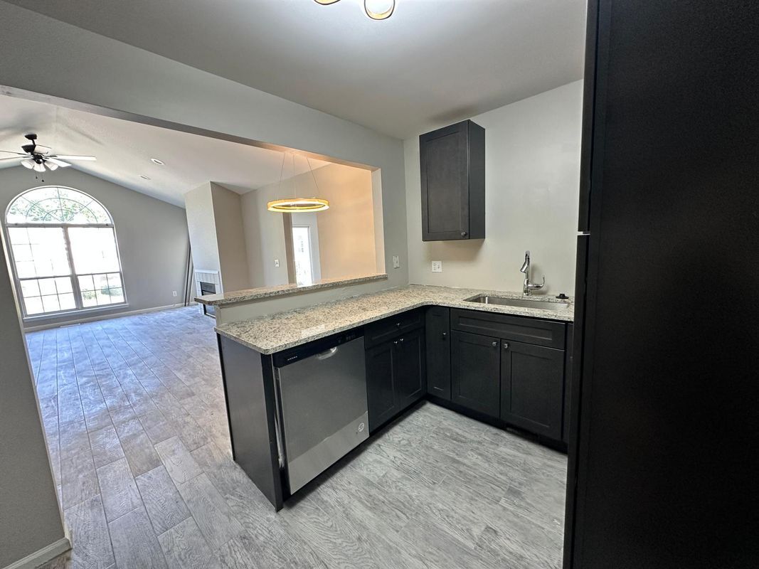 Building Photo - 52099 Heatherstone Ave