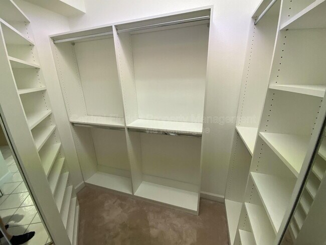 Building Photo - 5614 Craindale Dr