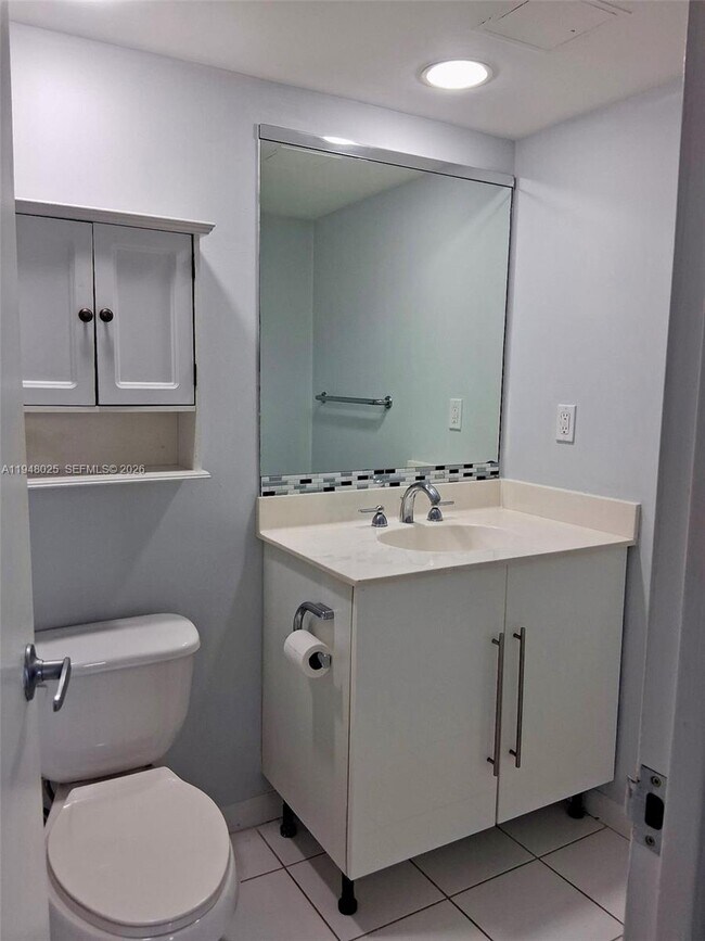 Building Photo - 3000 S Ocean Dr