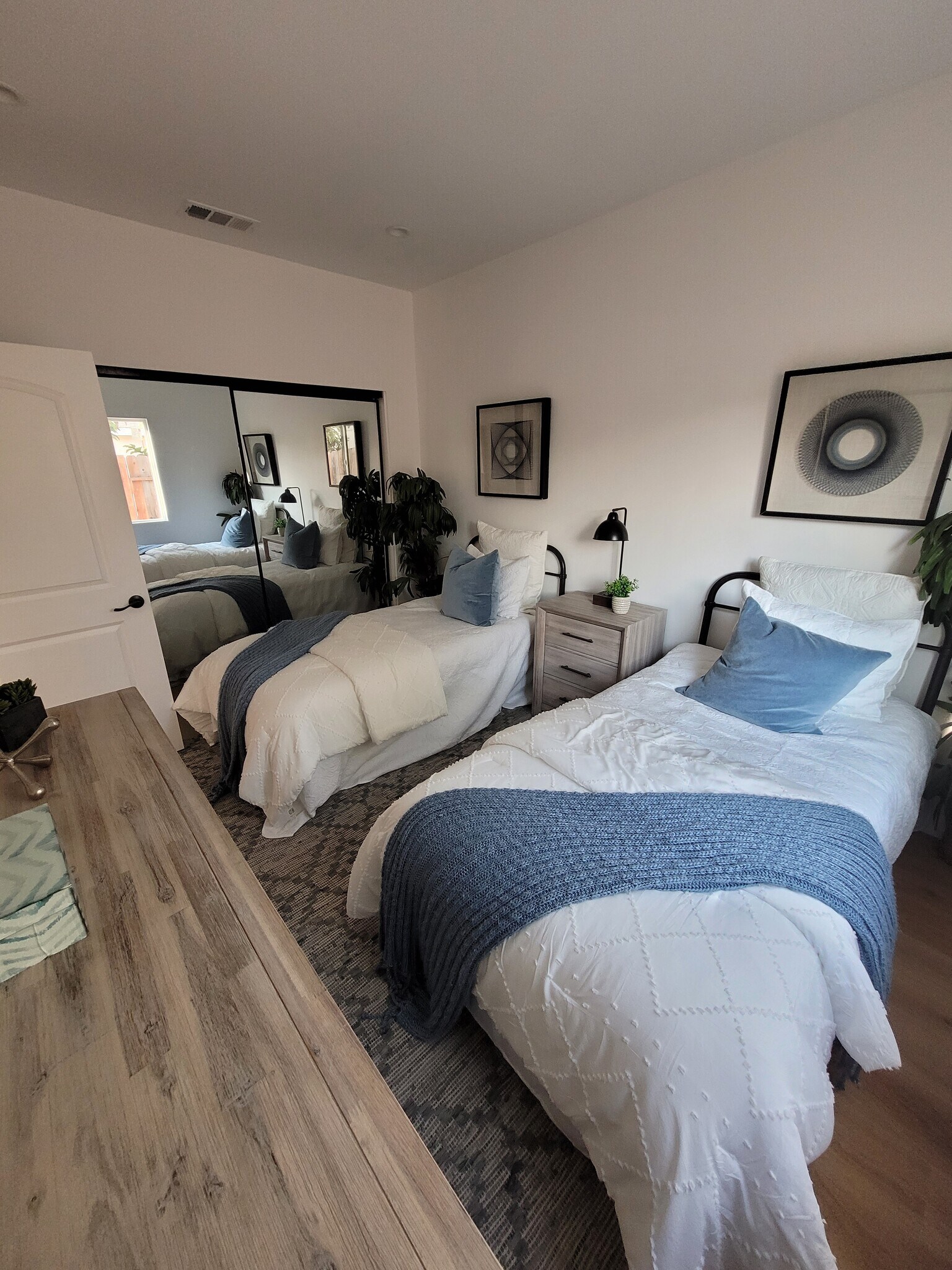 3rd Bedroom - 16424 Van Ness Ave