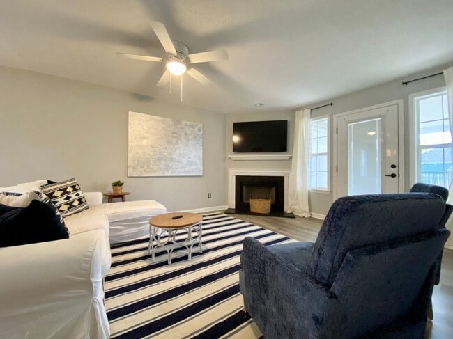 Building Photo - 16 Summit Commons Ct