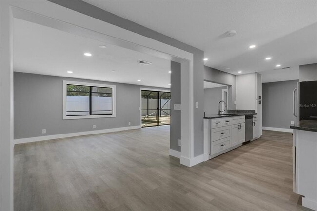 Building Photo - 4645 Hunter Ridge Dr
