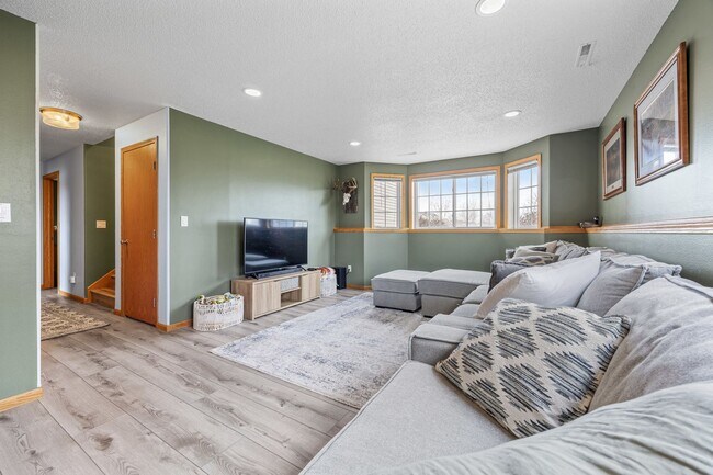 Building Photo - Spacious & Stylish 4-Bedroom Home in West ...
