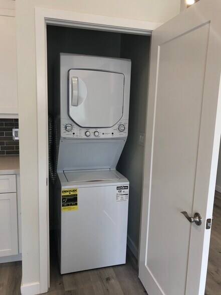 Building Photo - 6140 W 74th St