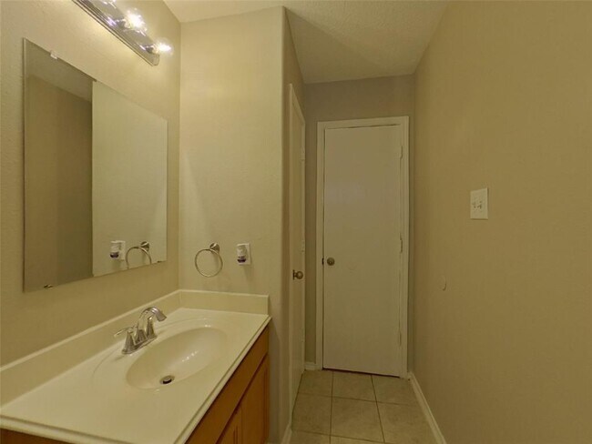 Building Photo - 33107 Cottonwood Bend
